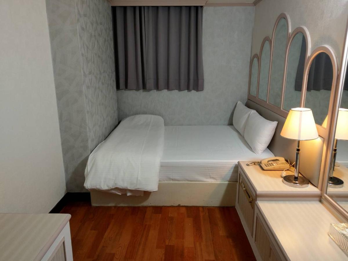 Chrysler Hotel Тайбэй Экстерьер фото
